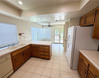 5731 E Crater Lake - Photo Thumbnail 7