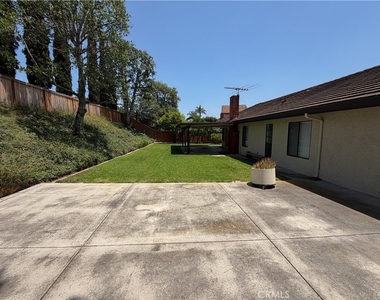 5731 E Crater Lake - Photo Thumbnail 33