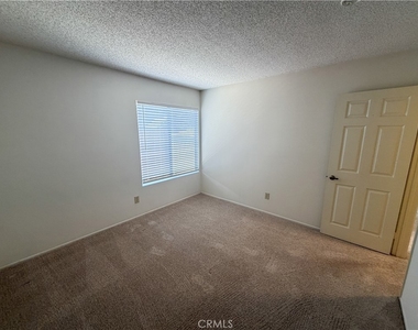 5731 E Crater Lake - Photo Thumbnail 19
