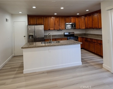 2902 Barrington Court - Photo Thumbnail 11