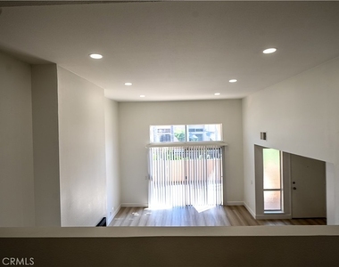 2902 Barrington Court - Photo Thumbnail 9