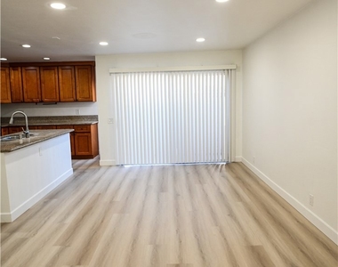 2902 Barrington Court - Photo Thumbnail 12
