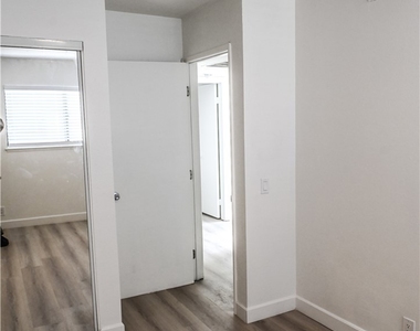 2902 Barrington Court - Photo Thumbnail 16