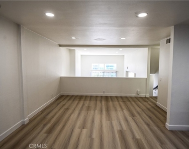 2902 Barrington Court - Photo Thumbnail 10