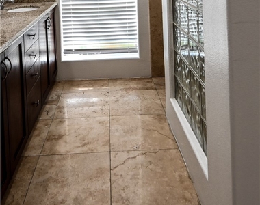 2902 Barrington Court - Photo Thumbnail 6