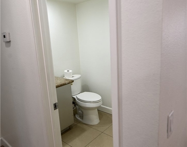 2902 Barrington Court - Photo Thumbnail 8