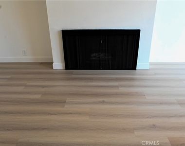 2902 Barrington Court - Photo Thumbnail 4
