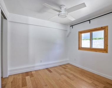 939 Olive Street - Photo Thumbnail 4