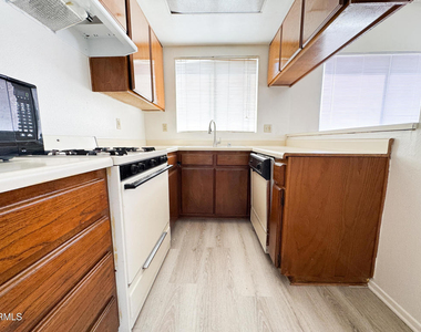 336 N Chapel Avenue - Photo Thumbnail 3