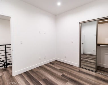 2150 S West View - Photo Thumbnail 8