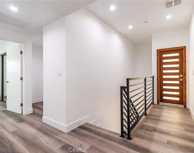 2150 S West View - Photo Thumbnail 11