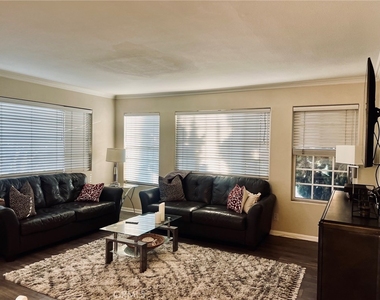498 Park Ave - Photo Thumbnail 3