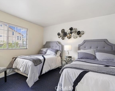 498 Park Ave - Photo Thumbnail 7