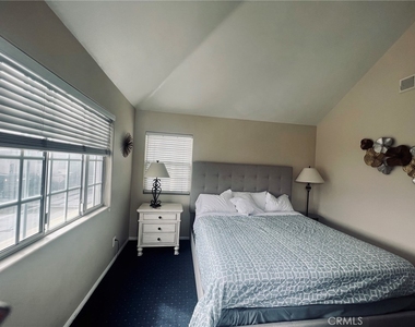 498 Park Ave - Photo Thumbnail 9