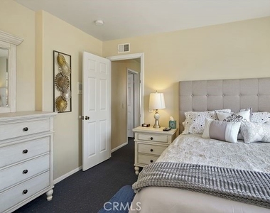 498 Park Ave - Photo Thumbnail 5