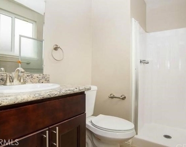 2057 S Cherry Avenue - Photo Thumbnail 7