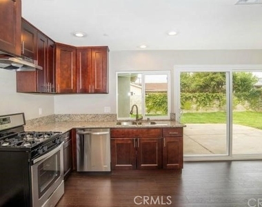 2057 S Cherry Avenue - Photo Thumbnail 3
