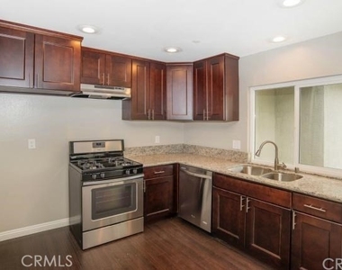 2057 S Cherry Avenue - Photo Thumbnail 4