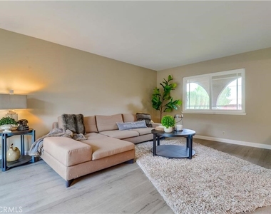 5822 Newman Street - Photo Thumbnail 2