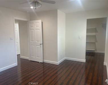 10539 Tinker Avenue - Photo Thumbnail 2