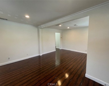 10539 Tinker Avenue - Photo Thumbnail 13