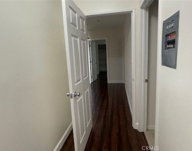 10539 Tinker Avenue - Photo Thumbnail 8