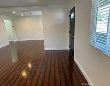 10539 Tinker Avenue - Photo Thumbnail 12