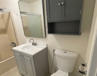 10539 Tinker Avenue - Photo Thumbnail 5