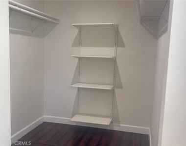 10539 Tinker Avenue - Photo Thumbnail 4