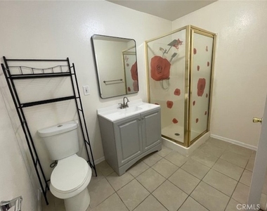 10539 Tinker Avenue - Photo Thumbnail 7