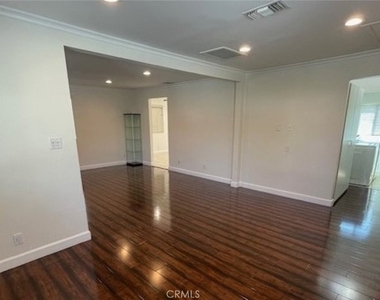 10539 Tinker Avenue - Photo Thumbnail 11