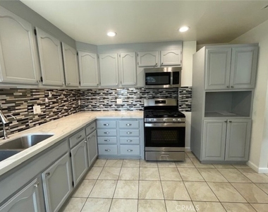 10539 Tinker Avenue - Photo Thumbnail 16