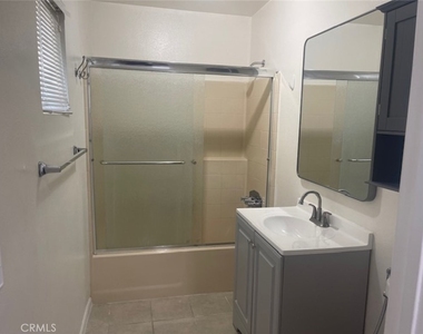 10539 Tinker Avenue - Photo Thumbnail 3