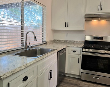 853 Douglas Court - Photo Thumbnail 7
