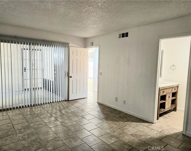 853 Douglas Court - Photo Thumbnail 13