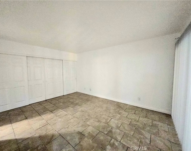 853 Douglas Court - Photo Thumbnail 12
