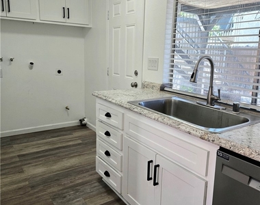 853 Douglas Court - Photo Thumbnail 6