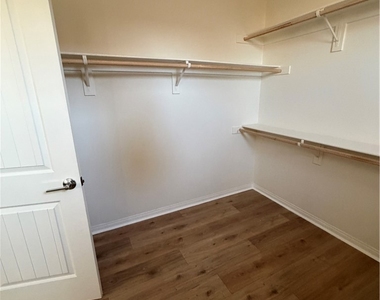 1446 E Laurelwood - Photo Thumbnail 6