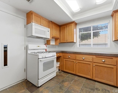 539 Wayland Court - Photo Thumbnail 11