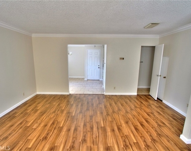 614 Linwood - Photo Thumbnail 5