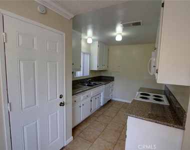 614 Linwood - Photo Thumbnail 10