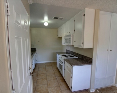 614 Linwood - Photo Thumbnail 9