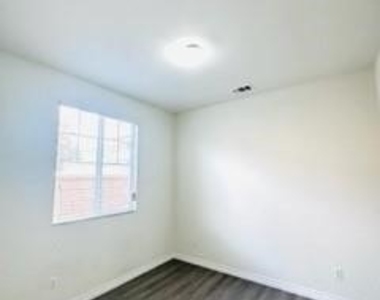 7044 Moonray Court - Photo Thumbnail 9