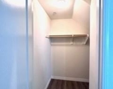 7044 Moonray Court - Photo Thumbnail 13