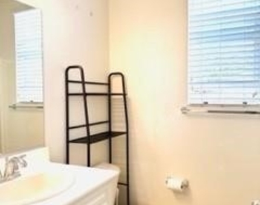 7044 Moonray Court - Photo Thumbnail 11