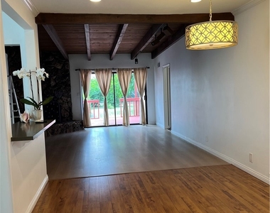 805 S 7th Street - Photo Thumbnail 2