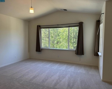 2504 Mclaren Ln - Photo Thumbnail 7