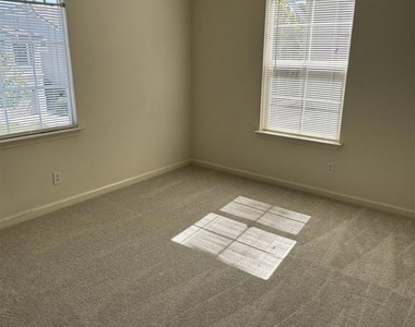 2504 Mclaren Ln - Photo Thumbnail 13