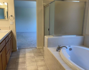 2504 Mclaren Ln - Photo Thumbnail 9