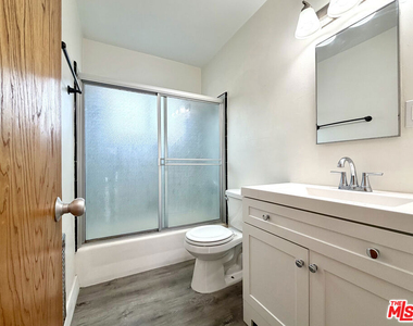 1346 S Cochran Avenue - Photo Thumbnail 5